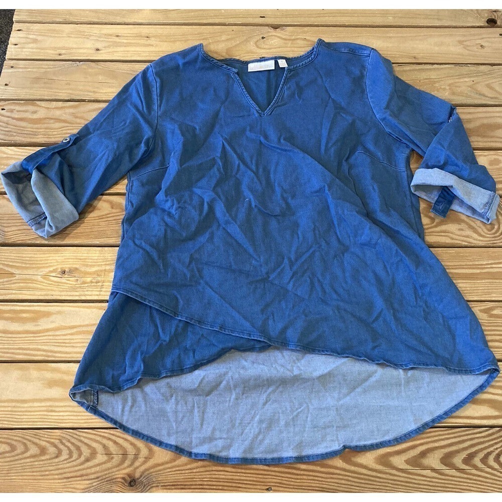 NEW Belle By Kim Gravel Denim Shirt Size Small Women’s Blue Asymmetric Hem - Picture 1 of 8